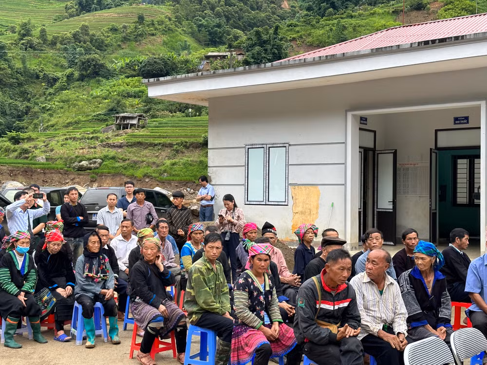 Rất đông người dân đã đến khám sức khỏe.