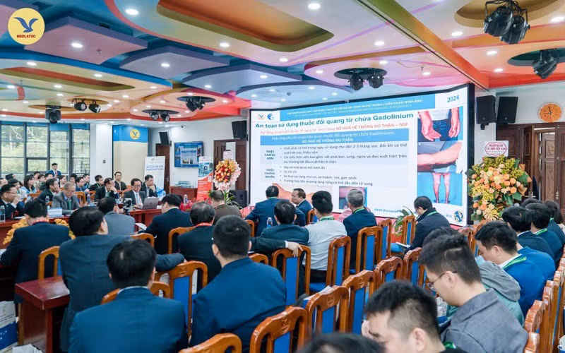 Toàn cảnh hội nghị.