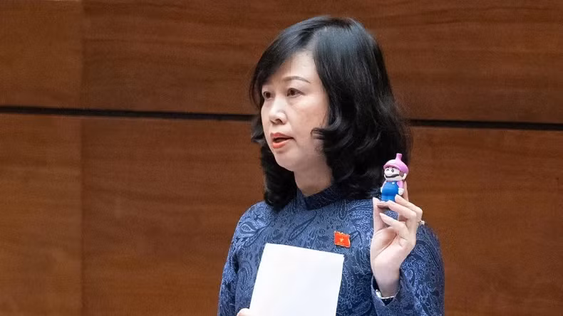 Bộ trưởng Y tế Đào Hồng Lan trả lời chất vấn tại Kỳ họp thứ 8, Quốc hội khóa XV về tác hại của thuốc lá mới.