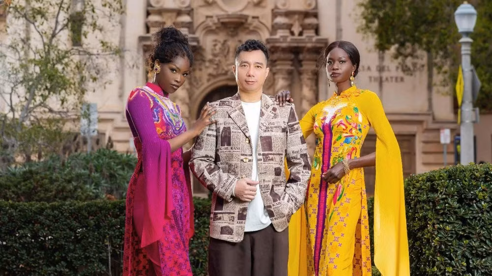 Nhà thiết kế Đỗ Trịnh Hoài Nam khơi dậy vẻ đẹp cổ điển, đài trang với sự trở lại của phong cách nghệ thuật mosaic trên các chất liệu lấy từ văn hóa truyền thống pha trộn Âu-Á.