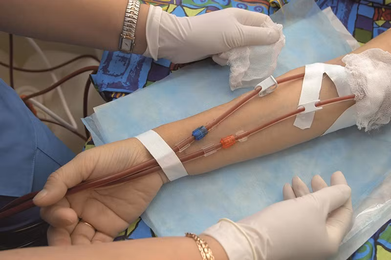 Thalassemia chưa có thuốc chữa trị hoàn toàn nên cuộc sống người bệnh sẽ gắn liền với việc truyền máu thường xuyên.