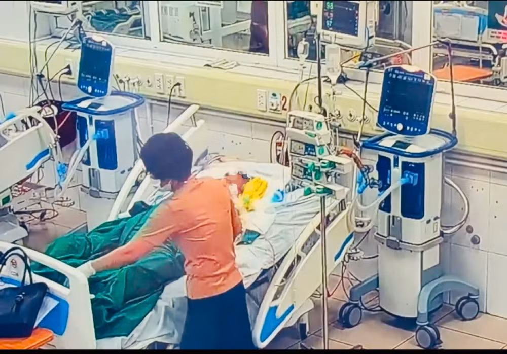 Bệnh nhân T.V.Đ nằm điều trị tại Bệnh viện Bệnh Nhiệt đới Trung ương.