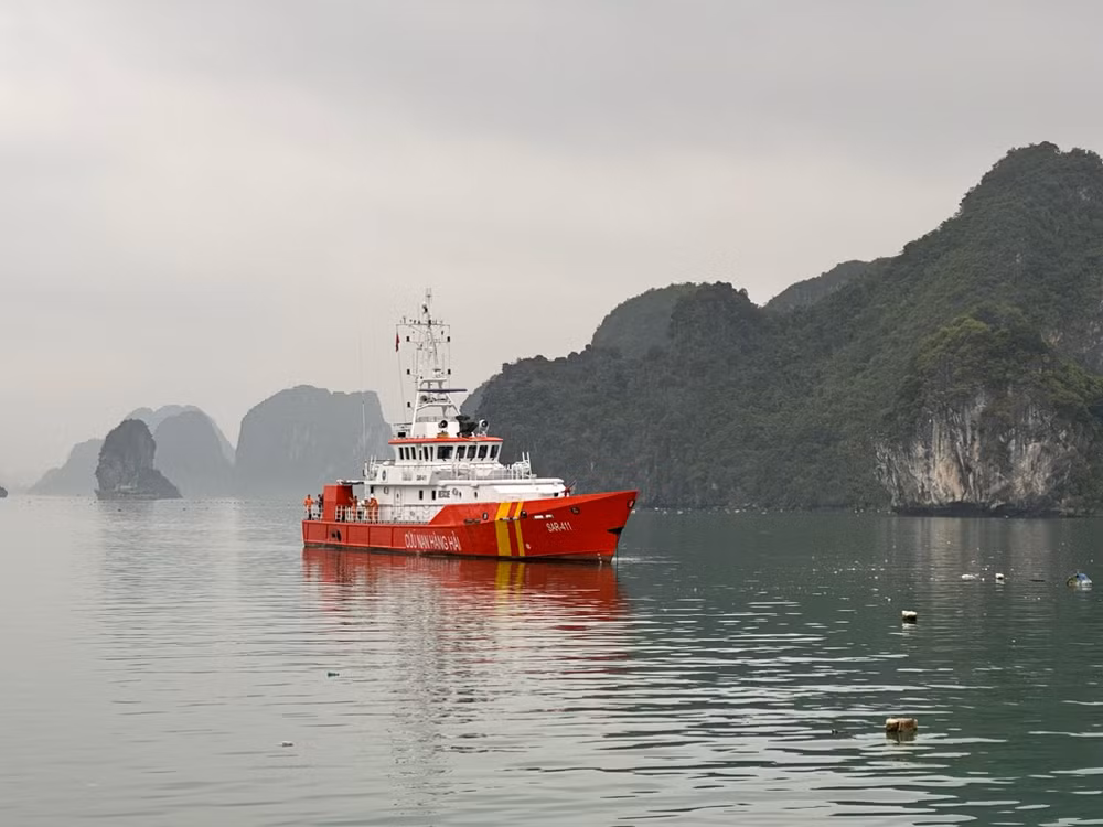 Lực lượng cứu nạn hàng hải đang tìm kiếm nạn nhân.