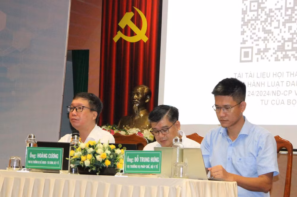 Các đại biểu.