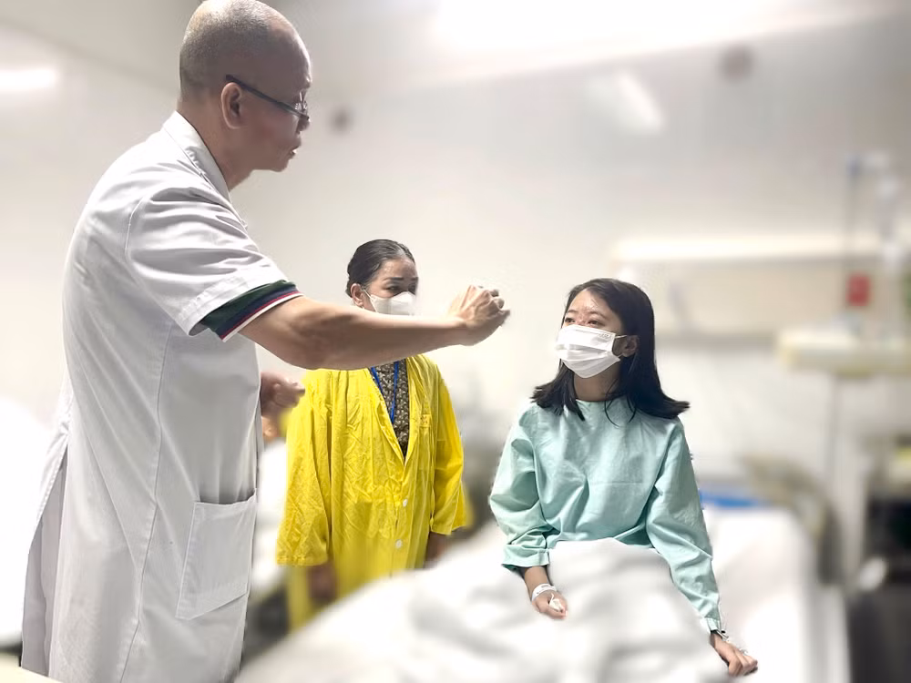 Bệnh nhân mới 14 tuổi đã làm đẹp bằng tiêm filler không rõ nguồn gốc tại nhà.