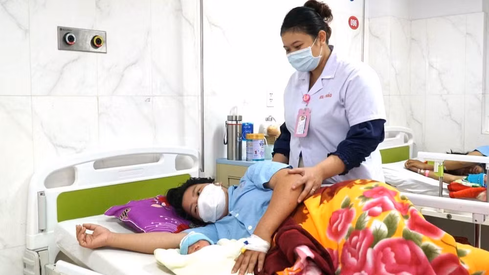 Sau khi phẫu thuật, hiện sức khỏe của sản phụ N.T.H.H đang hồi phục tốt, cháu bé khỏe mạnh.