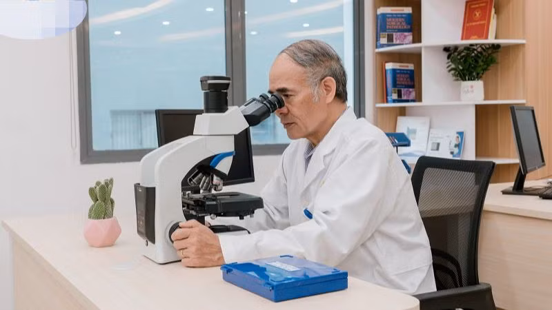 Trung tâm Giải phẫu bệnh Medlatec phân tích và đưa ra kết luận phù hợp với u máu ác tính biểu hiện ngoài tủy xương.