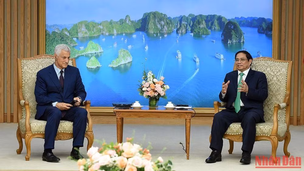 Thủ tướng Phạm Minh Chính tiếp ông Bill Winters, Tổng Giám đốc toàn cầu Ngân hàng Standard Chartered.