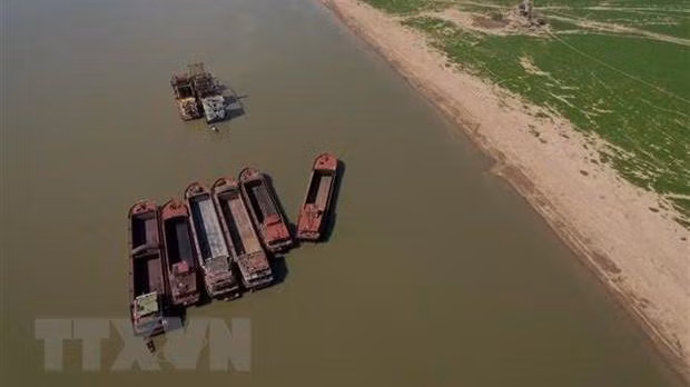 Mực nước hồ Bà Dương xuống mức thấp do hạn hán tại Cửu Giang, tỉnh Giang Tô, Trung Quốc, ngày 23/8/2022. (Ảnh: AFP/TTXVN)
