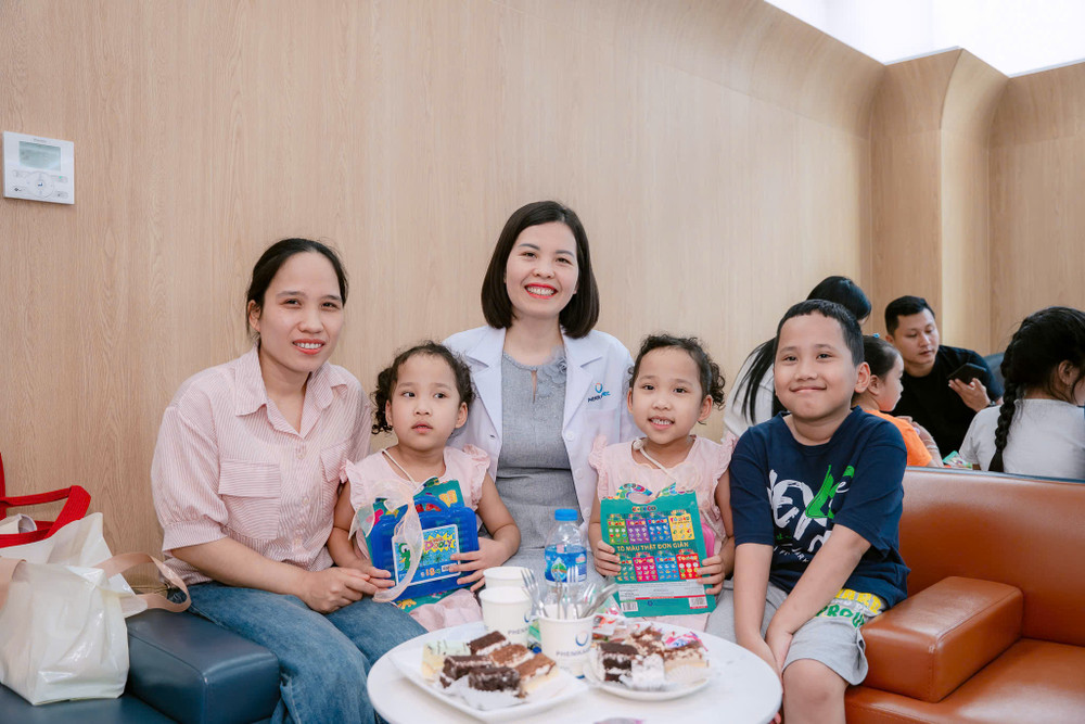 Hai bé gái của gia đình chị Linh chào đời khỏe mạnh dù mắc hội chứng truyền máu song thai. Hai bé gái của gia đình chị Linh chào đời khỏe mạnh dù mắc hội chứng truyền máu song thai.