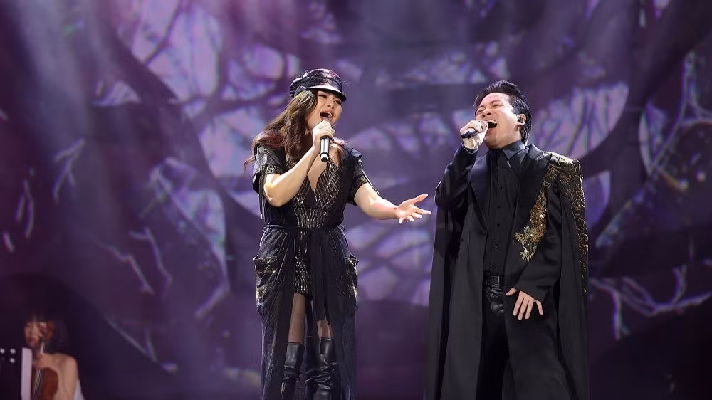 Ca sĩ Tùng Dương song ca cùng Ngọc Anh 3A.