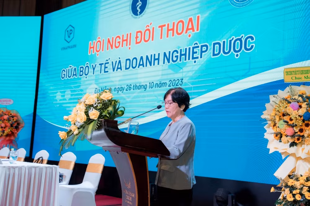 Bà Trần Thị Đào, Tổng Giám đốc Công ty cổ phần Dược phẩm Imexpharm phát biểu tại hội nghị.