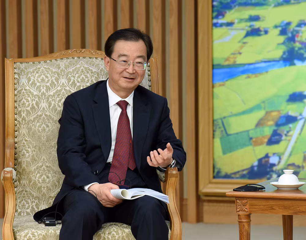 Đồng chí Vương Ninh, Bí thư Tỉnh ủy Vân Nam phát biểu tại buổi tiếp.