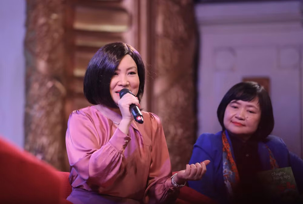 Nhà văn Di Li tiết lộ về 14 ngày hoàn thiện cuốn sách “Những chuyện thường ngày của Bi và Be”. (Ảnh: KHIẾU MINH)