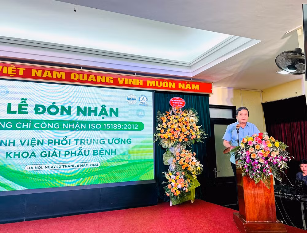 Tiến sĩ, bác sĩ Đinh Văn Lượng, Giám đốc Bệnh viện Phổi Trung ương phát biểu.