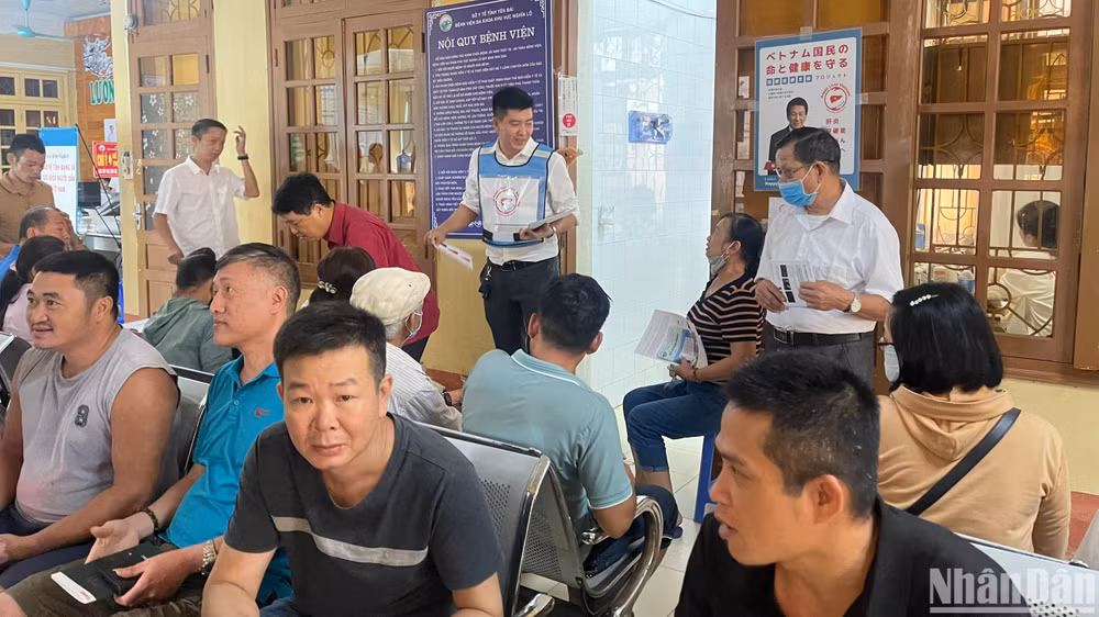 Sáng 3/7, có khoảng 120 người đã được khám, siêu âm.