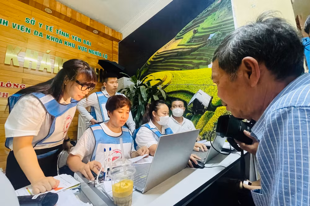 Công tác tiếp đón được chuẩn bị chu đáo, bảo đảm bất kỳ người dân nào tới khám cũng sẽ được khám, siêu âm cẩn thận.