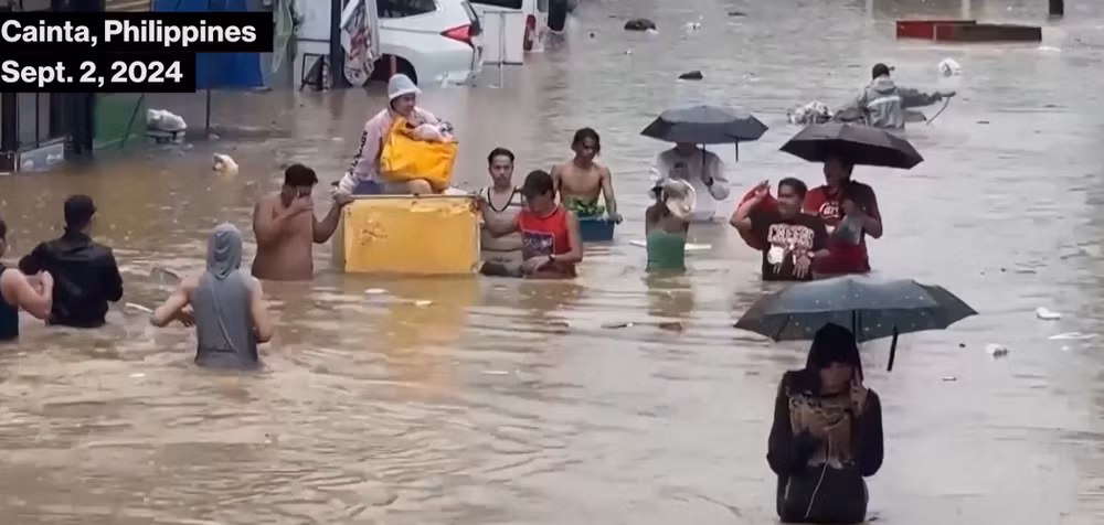 Ngập lụt tại Philippines sau bão Yagi.