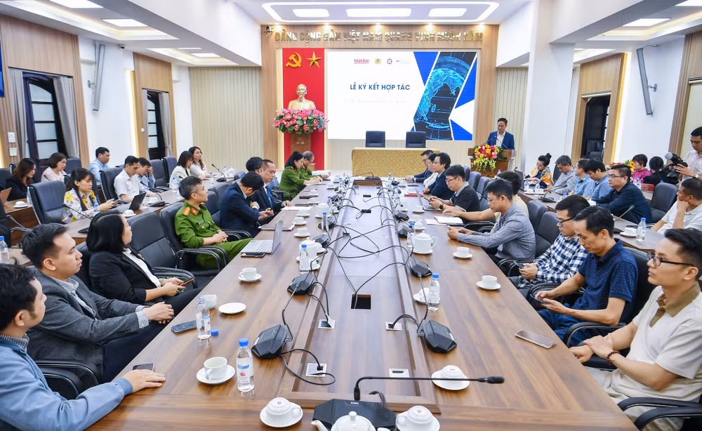 Toàn cảnh lễ ký kết.