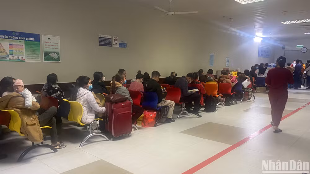 Bệnh nhi đến khám tại Bệnh viện Nhi Trung ương. 