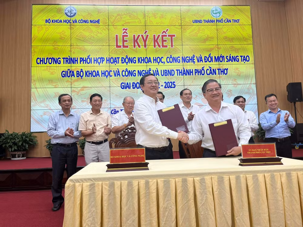 Quang cảnh lễ ký kết chương trình phối hợp hoạt động khoa học, công nghệ và đổi mới sáng tạo giai đoạn 2022-2025.