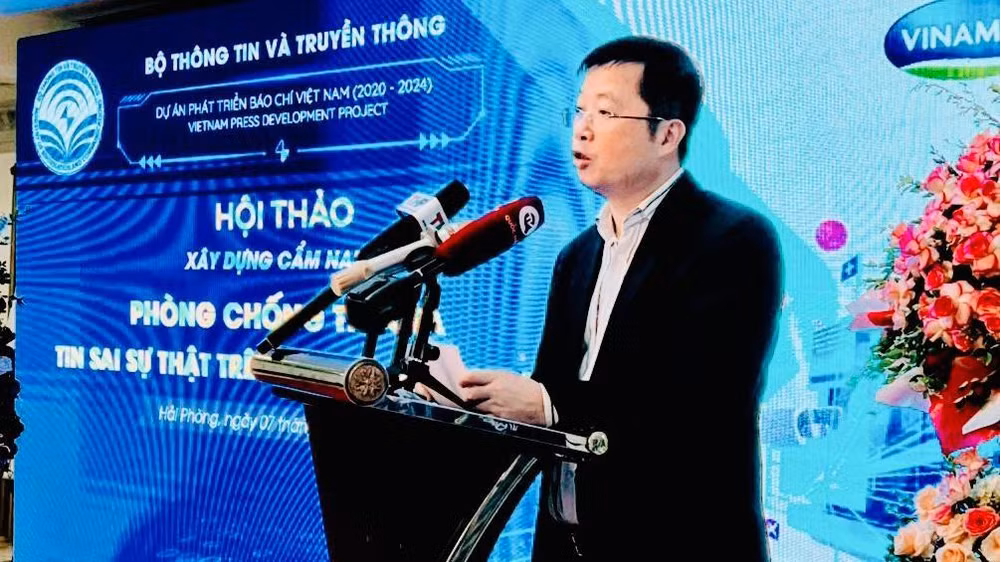 Thứ trưởng Bộ Thông tin-Truyền thông Nguyễn Thanh Lâm phát biểu tại hội thảo.