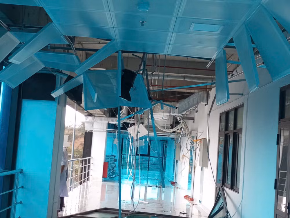 Các cơ sở y tế bị tổn thất nặng nề sau bão.