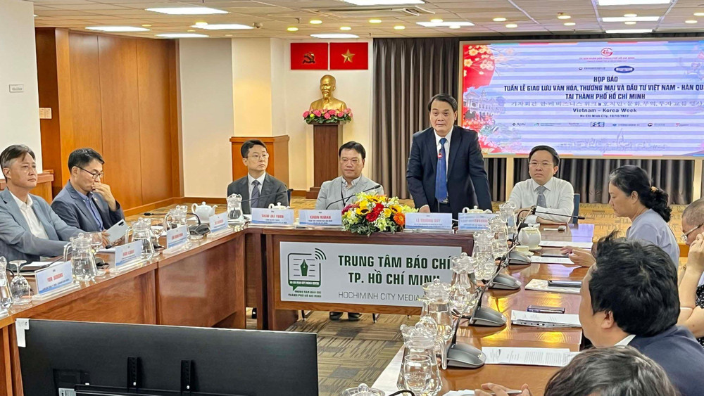 Quang cảnh buổi họp báo.