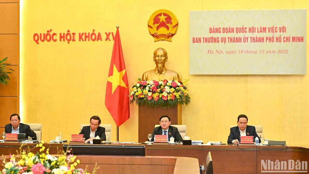 Chủ tịch Quốc hội Vương Đình Huệ và các đại biểu tại phiên họp. (Ảnh: DUY LINH)