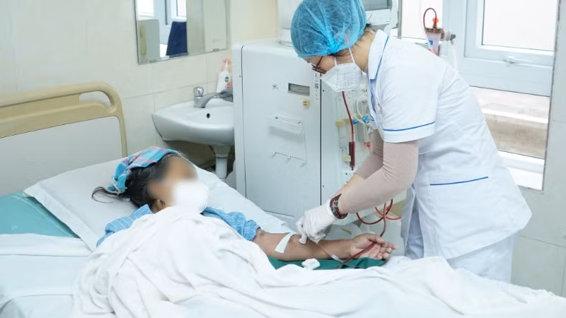 Cầu nối AVF đóng vai trò như “đường dẫn máu” đối với người bệnh suy thận mạn giai đoạn cuối phải lọc máu chu kỳ. (Ảnh BVCC)