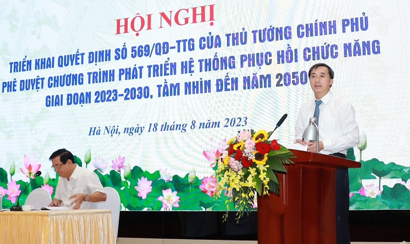 Giáo sư, Tiến sĩ Trần Văn Thuấn, Thứ trưởng Y tế phát biểu tại hội nghị.