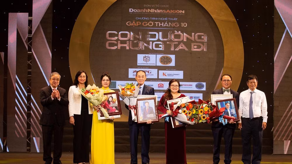 Vinh danh các doanh nhân truyền cảm hứng năm 2022.