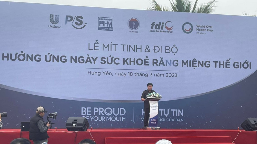 Thứ trưởng Y tế Đỗ Xuân Tuyên phát biểu tại lễ mit-tinh.