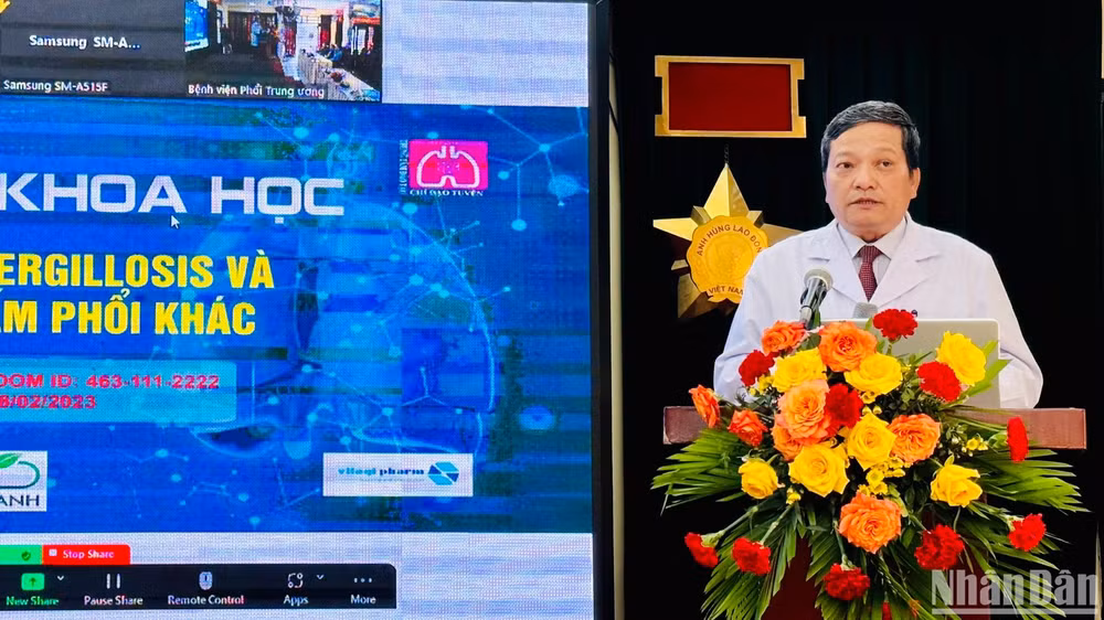 Tiến sĩ, bác sĩ Đinh Văn Lượng, Giám đốc Bệnh viện Phổi Trung ương phát biểu.