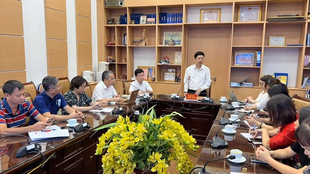 Tiến sĩ Nguyễn Trọng Khoa chủ trì cuộc họp. 