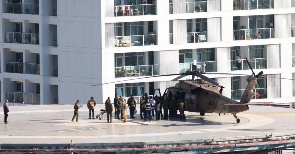 Trực thăng chở con tin Israel được Hamas trả tự do về tới Tel Aviv, Israel ngày 1/2. (Ảnh: THX/TTXVN)