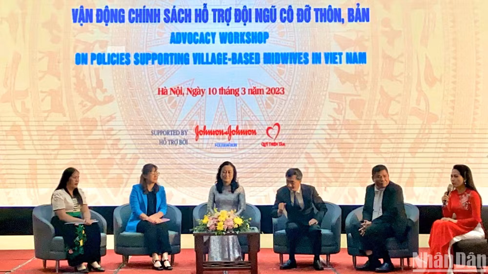 Các đại biểu tham dự tọa đàm.