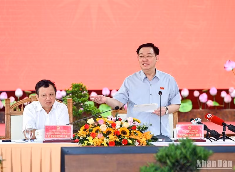 Chủ tịch Quốc hội Vương Đình Huệ chủ trì buổi làm việc với Ban Thường vụ Tỉnh ủy Thừa Thiên Huế. (Ảnh: DUY LINH)