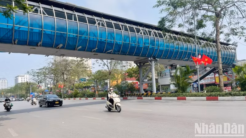 Hà Nội dự báo có mây, ngày nắng; chiều tối và đêm có mưa rào và dông vài nơi. (Ảnh: Đ.T)