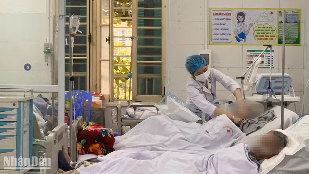 Bệnh nhân mắc các bệnh hô hấp nằm điều trị tại Bệnh viện Phổi Trung ương. 