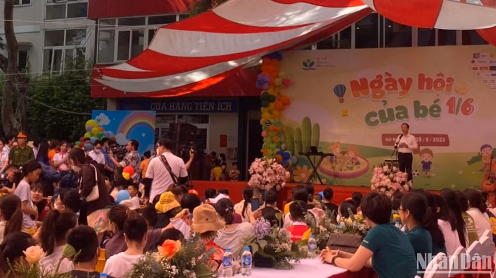 Phó Giáo sư, Tiến sĩ Trần Minh Điển, Giám đốc Bệnh viện Nhi Trung ương phát biểu tại chương trình.