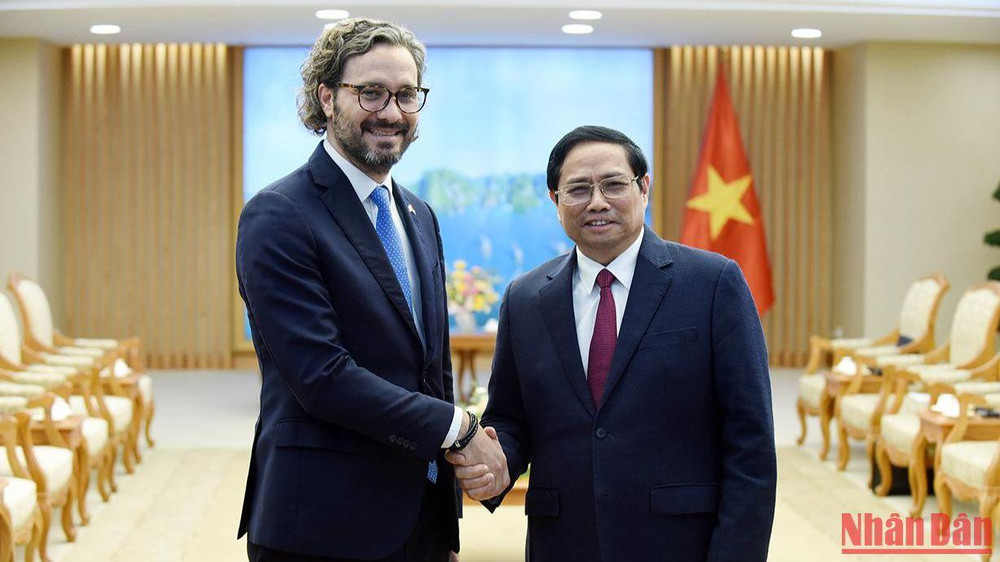 Thủ tướng Phạm Minh Chính đón Bộ trưởng Ngoại giao, Ngoại thương và Tôn giáo Argentina Santiago Andres Cafiero.