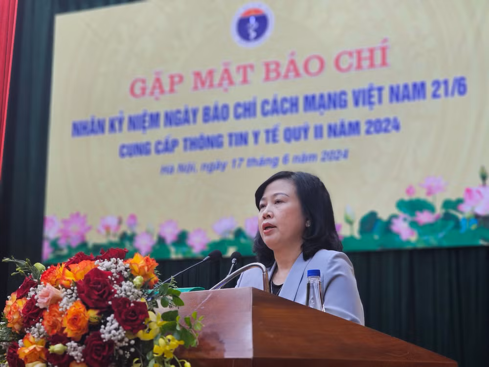 Bộ trưởng Y tế Đào Hồng Lan chia sẻ thông tin tại buổi gặp mặt báo chí chiều 17/6.
