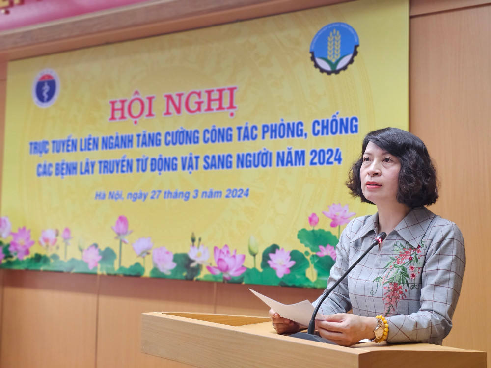 Thứ trưởng Y tế Nguyễn Thị Liên Hương phát biểu tại hội nghị.