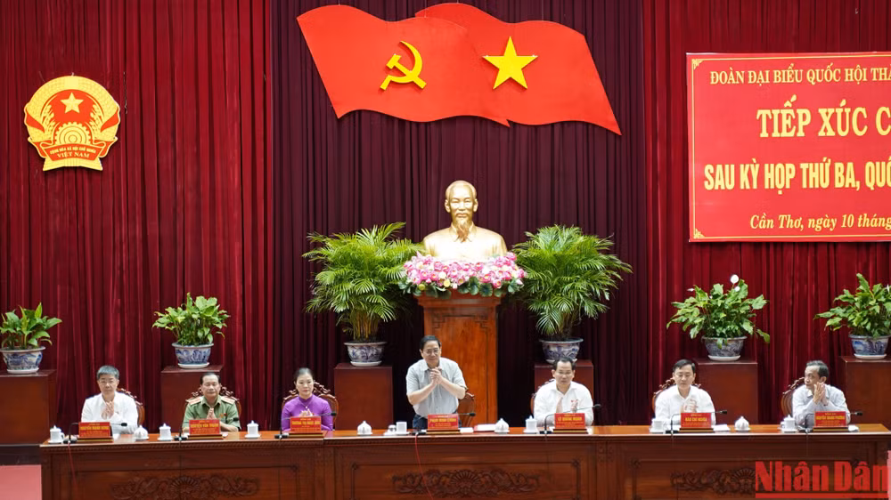 Thủ tướng Phạm Minh Chính giải đáp các kiến nghị, đề xuất của cử tri Cần Thơ.