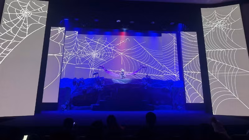 Nhà hát Múa rối Việt Nam đầu tư công phu cho ánh sáng, hiệu ứng.