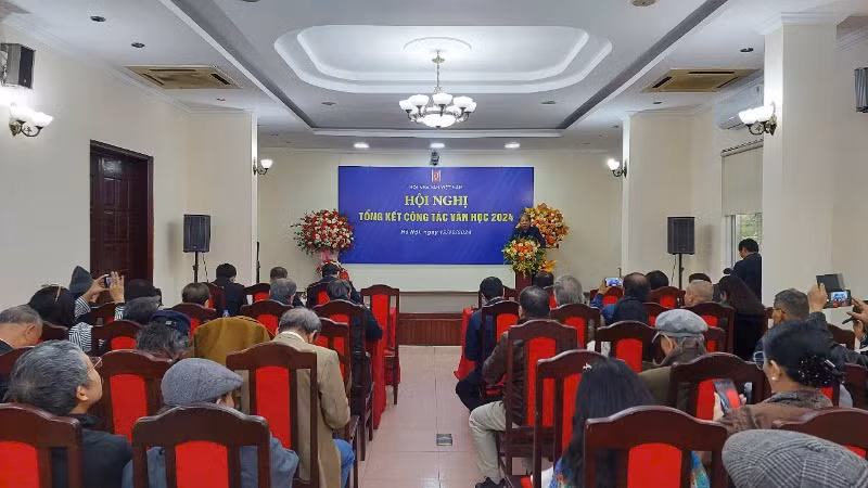 Toàn cảnh Hội nghị Tổng kết công tác văn học năm 2024 của Hội Nhà văn Việt Nam.