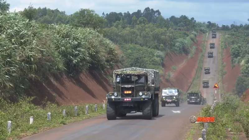 Hình ảnh trong tập 2 mang tên "Sẵn sàng bảo vệ Tổ quốc".