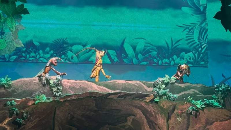 Các nhân vật rối được tạo hình, điều khiển rất công phu.