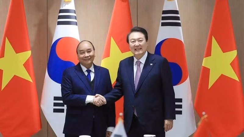 Chủ tịch nước Nguyễn Xuân Phúc hội đàm với Tổng thống Hàn Quốc Yoon Suk Yeol. (Ảnh: TTXVN)